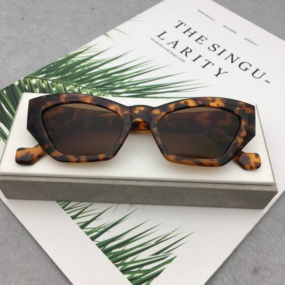 Fashion Sunglasses for Women and Men - Picture 2 of 4